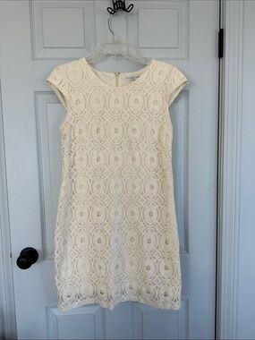 Sandra Darren Cream Lace Cap-Sleeve Shift Dress
